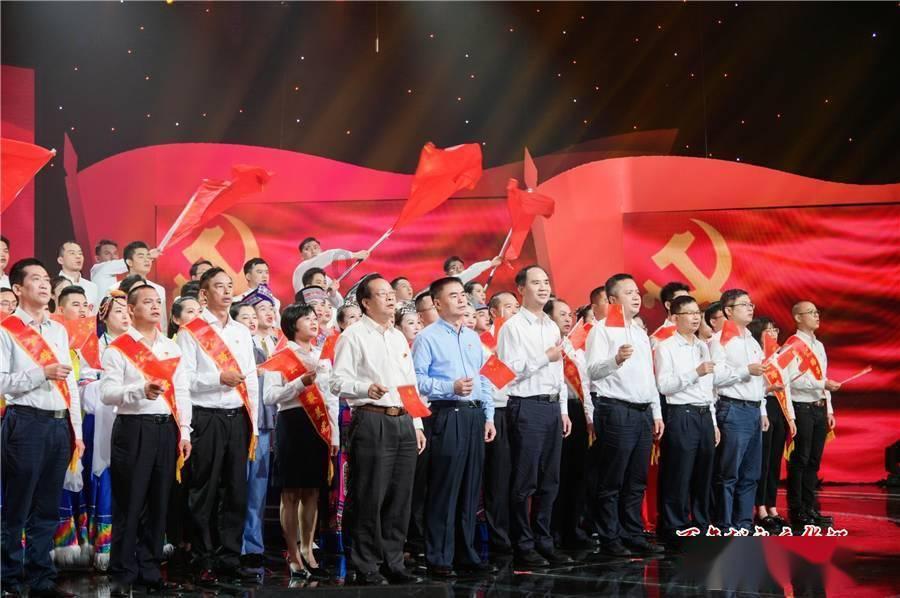 尽享小丰有妙招,冬季汽车电瓶亏电,12伏充电宝秒启动,无烦恼,畅聊知识星空