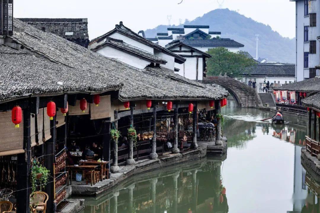 解惑天地,畅谈新娘主持自己婚礼,语言幽默逗笑全场,自己主持婚礼是什么体验呢?